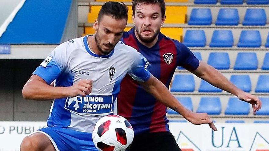 Óscar Díaz, durante un partido del Alcoyano