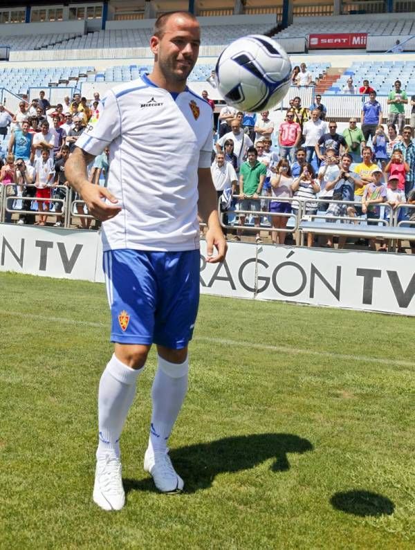 Presentación de Apoño en La Romareda