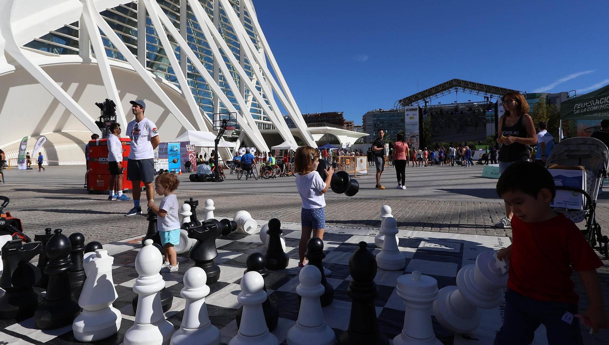 Nationale-Nederlanden Plogging Tour en Valencia que inaugura la Semana Europea del Deporte