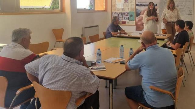 La alcaldesa Digna Rivas (al fondo) acudió al inicio de la actividad.