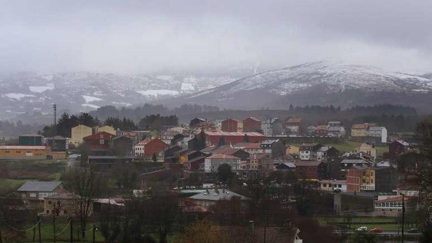 Vistas del casco urbano de Rodeiro en invierno. // Bernabé/Gutier