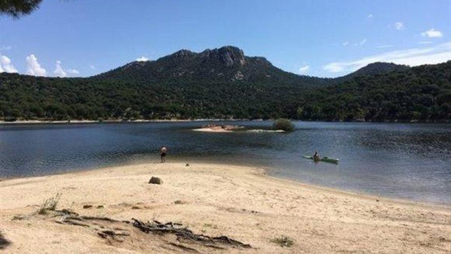 Los alcaldes de pueblos de Madrid, agobiados ante la llegada de domingueros