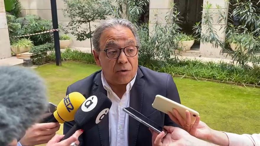 Manolo Mata hoy, al hablar a los medios de comunicación tras anunciar que deja la portavocía del PSPV en las Corts.