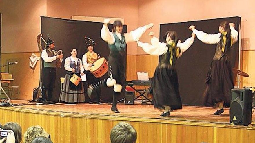 El festival de recepción contó con música y bailes folclóricos.  // C.G.