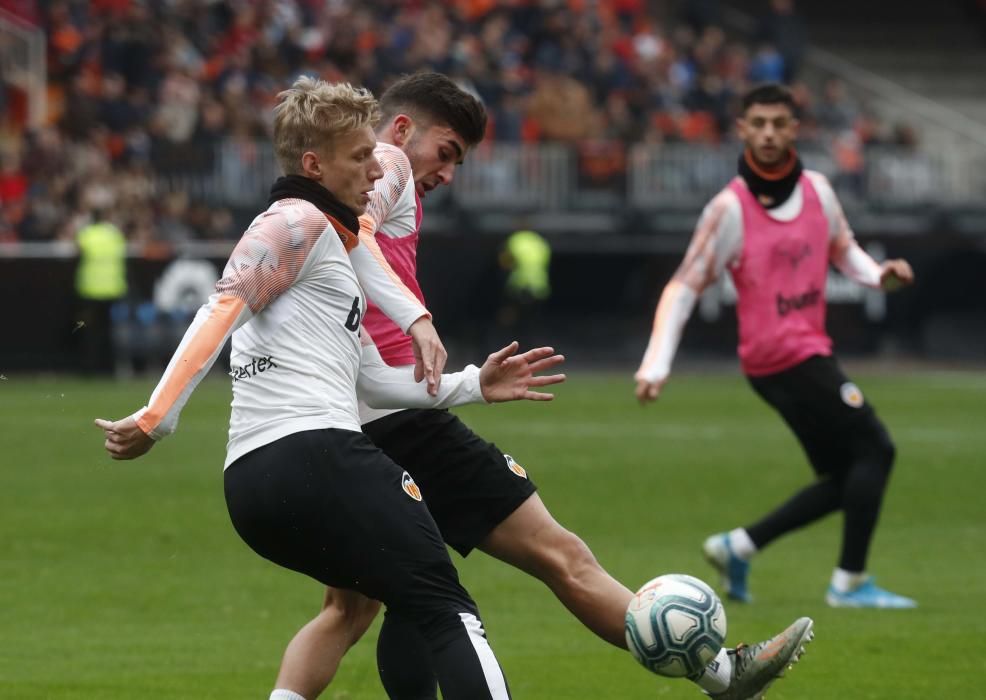 Búscate en el entrenamiento del Valencia CF en  Mestalla