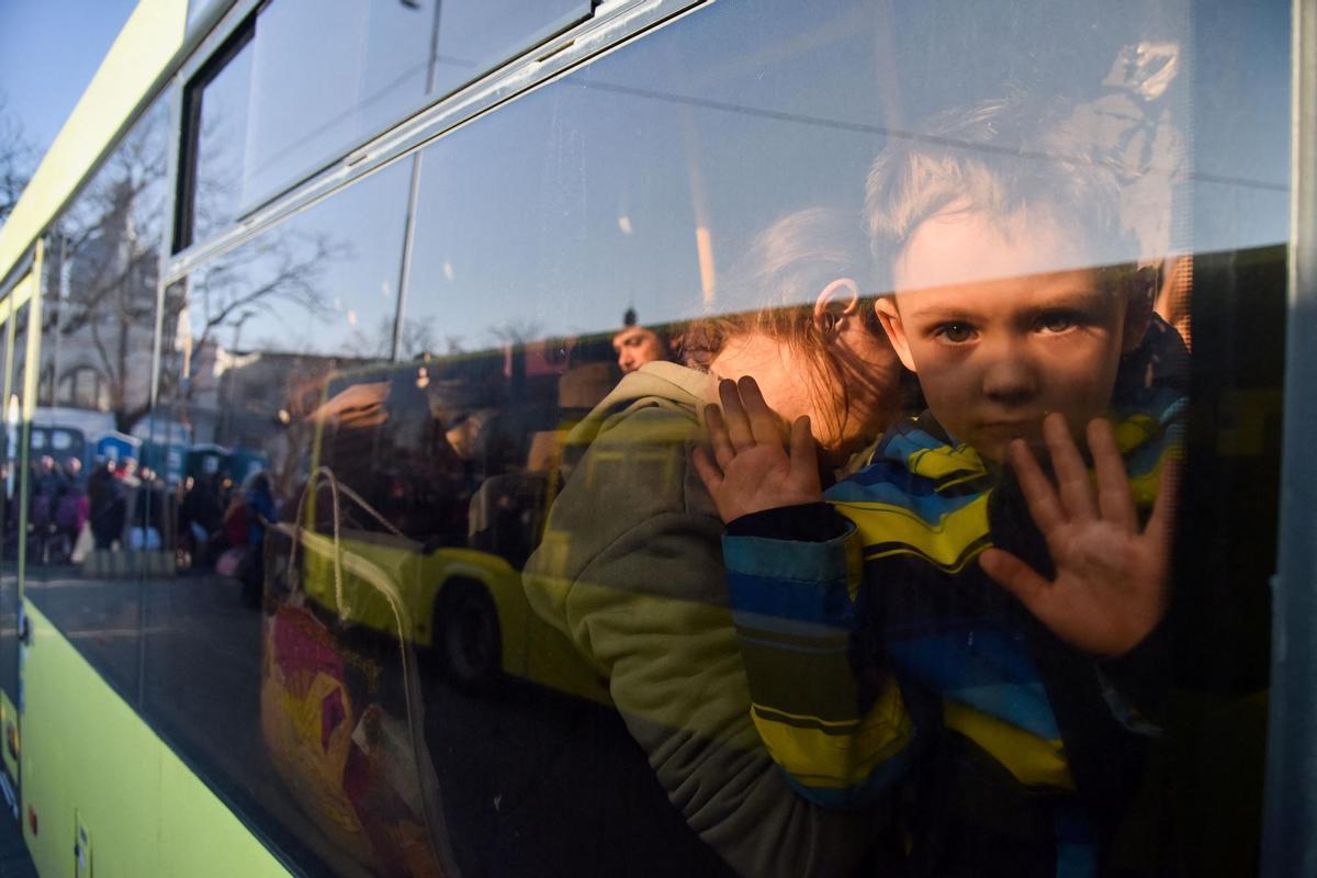 El Govern activa un pla d’urgència per evitar el col·lapse amb els refugiats