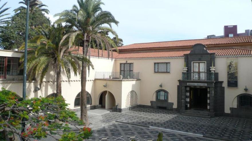 Entrada del Museo Néstor, en el Pueblo Canario.