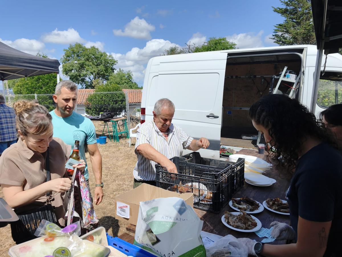 Así fue la V Comilona de las fiestas de Ferroñes, en Llanera