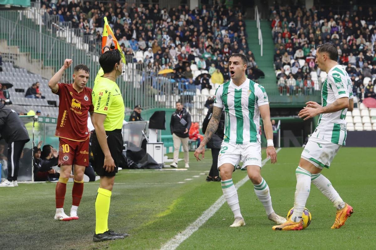 Lance del Córdoba CF-Racing de Santander, último encuentro en El Arcángel.