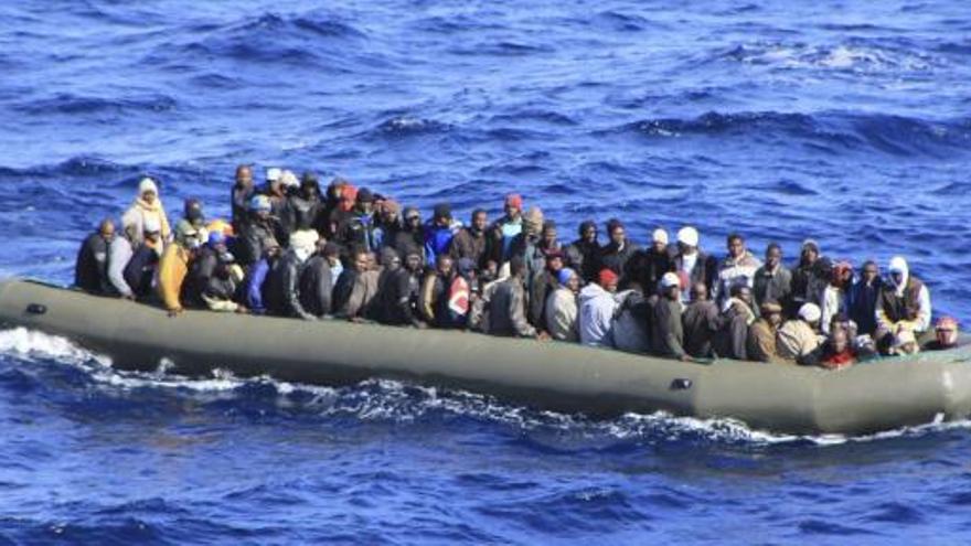Algunos de los inmigrantes rescatados en Lampedusa.