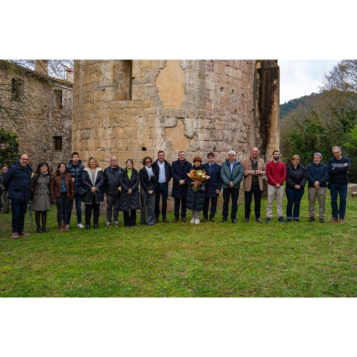 Assistents a l’acte d’inauguració del nou centre d’interpretació de l’Alta Garrotxa, a Sadernes