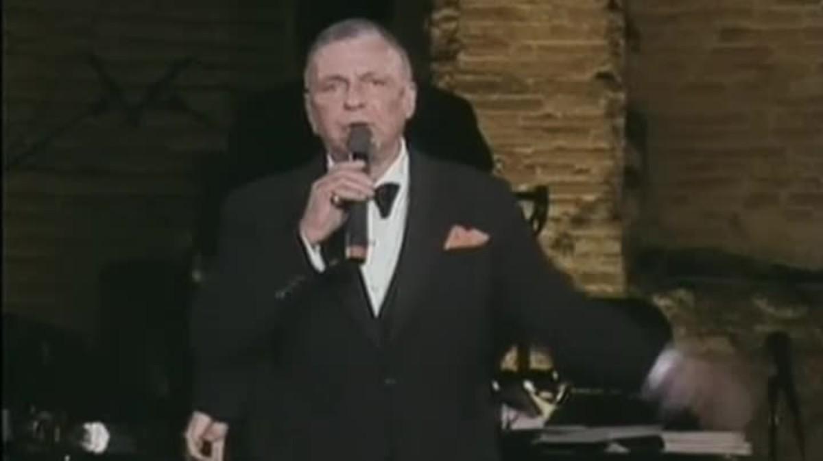 Frank Sinatra interpreta ’My way’, una de las canciones más conocidas del cantante y actor