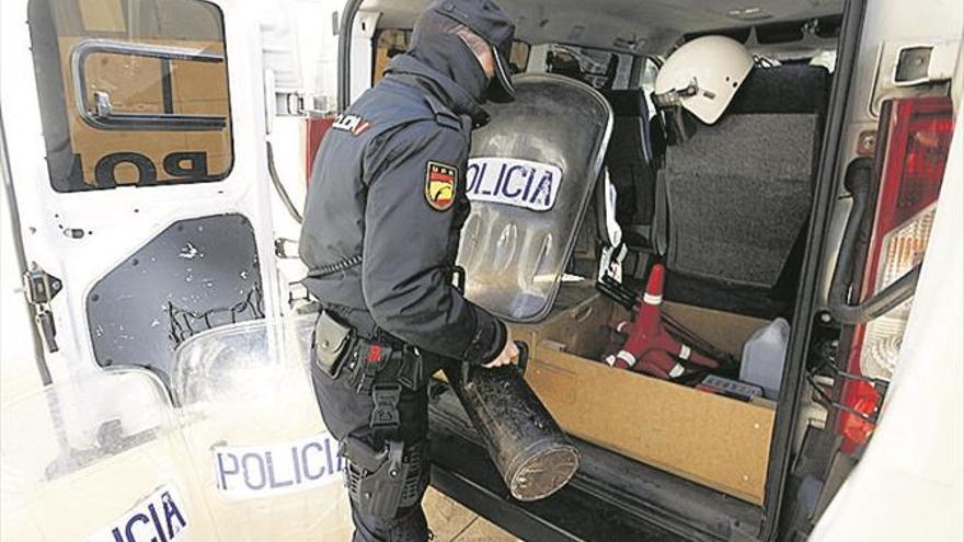 Detenidos por robar material por 60.000 € en la refinería