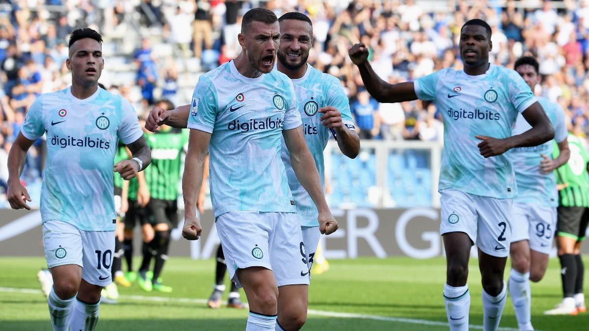 Los jugadores del Inter celebran el gol de Edin Dzeko al Sassuolo