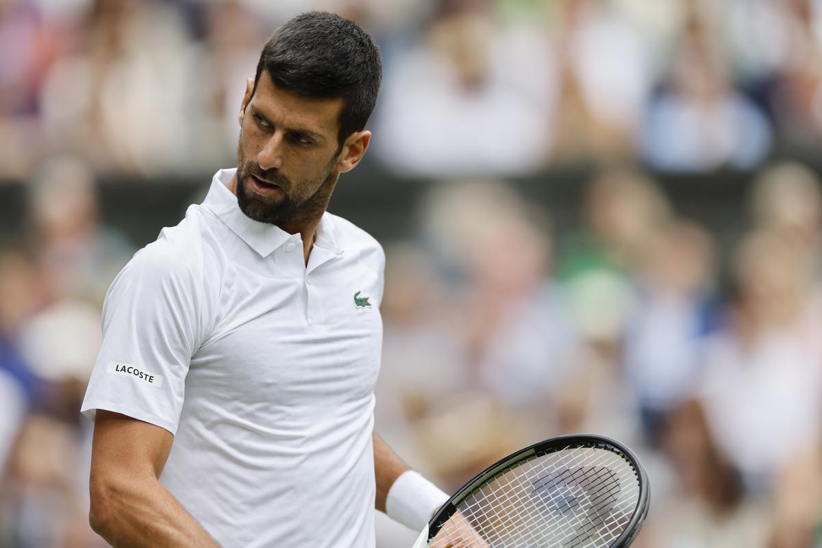 Wimbledon (United Kingdom), 16/07/2023.- Novak Djokovic of Serbia reacts during the Men’s Singles final match against Carlos Alcaraz of Spain at the Wimbledon Championships, Wimbledon, Britain, 16 July 2023. (Tenis, España, Reino Unido) EFE/EPA/TOLGA AKMEN EDITORIAL USE ONLY