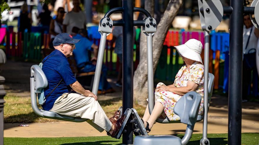 Los jubilados de Alicante lamentan no poder ir a Benidorm con el Imserso: &quot;Solo quedaban las sobras&quot;