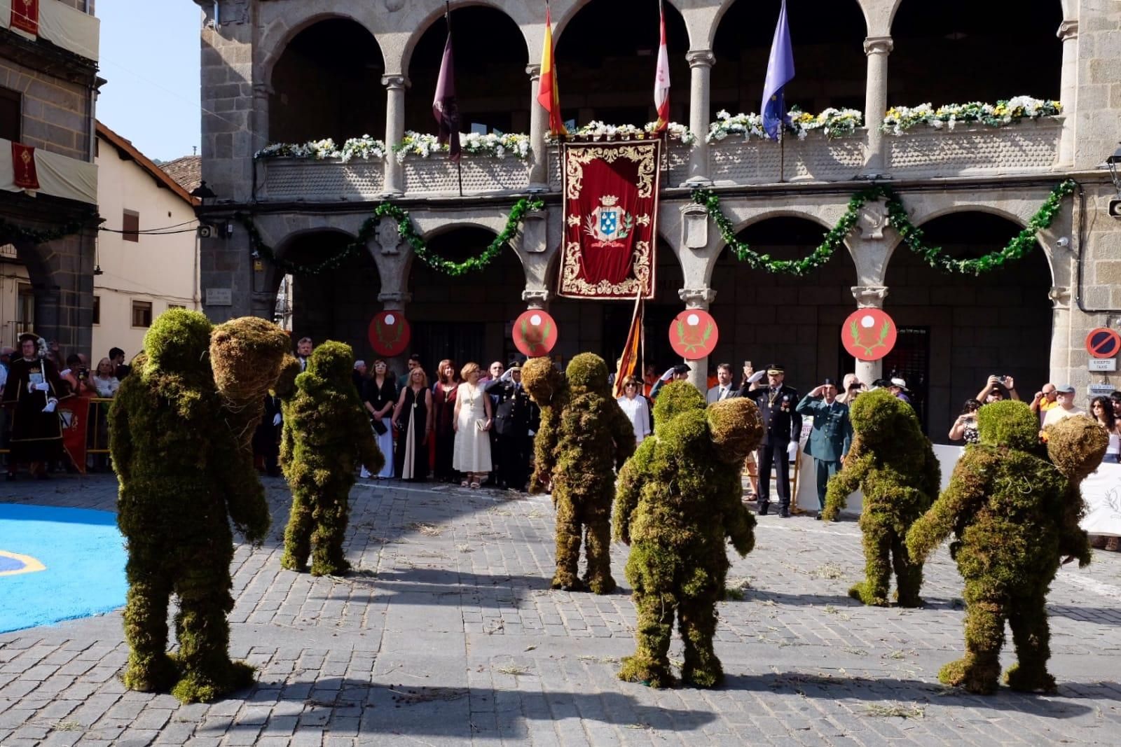 Béjar (Salamanca) celebra la festividad del Corpus Christi con sus Hombres de Musgo