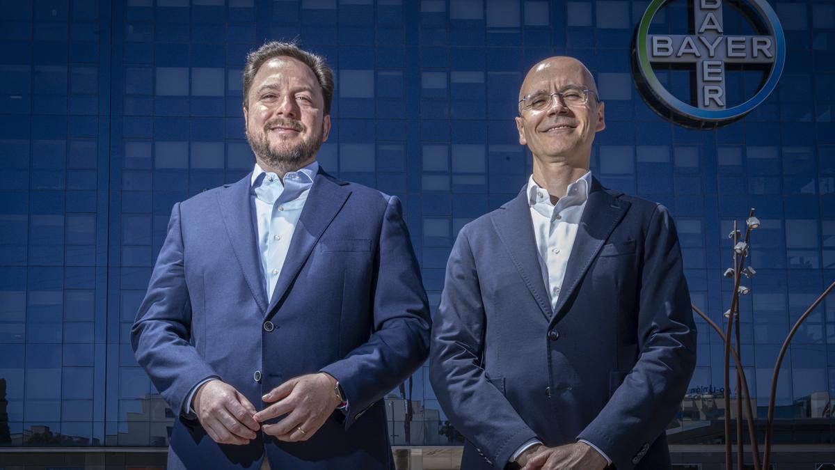 Entrevista a Bernardo Kanahuati (izquierda), CEO de Bayer Iberia, y Jordi Sánchez (derecha), director de pharma en España.