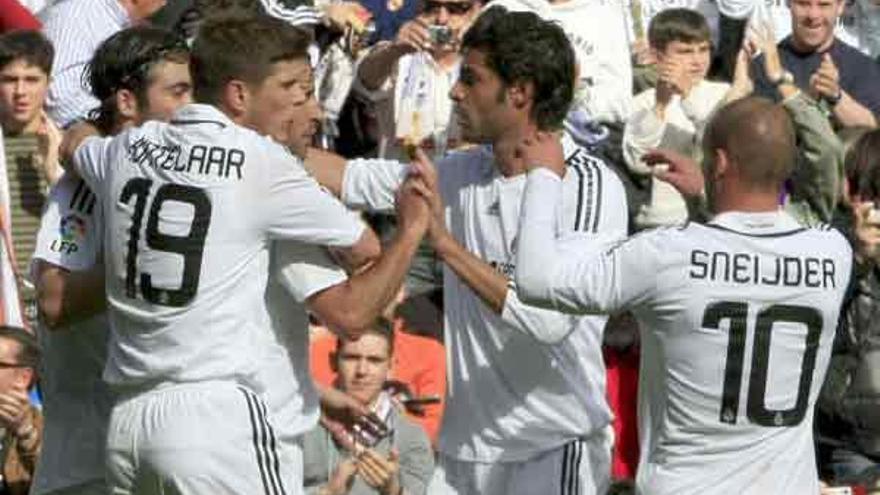 Los jugadores del Real Madrid celebran uno de los goles conseguidos ante el Valladolid