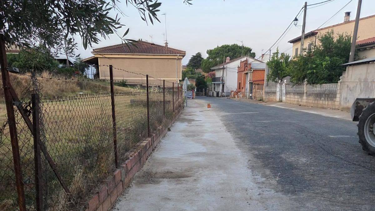 Calla cantarranas donde se realizan trabajos de mejora.