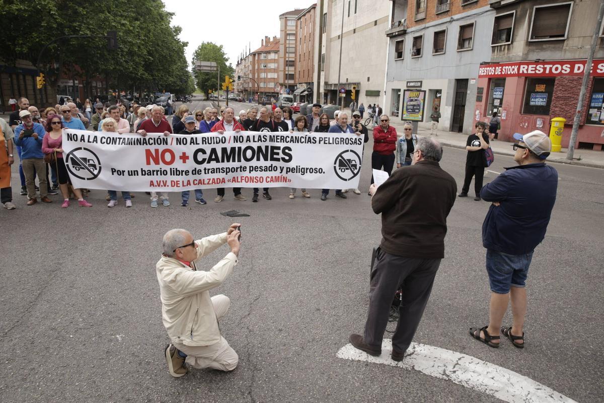 En imágenes: La Calzada vuelve a la carga por los accesos a El Musel