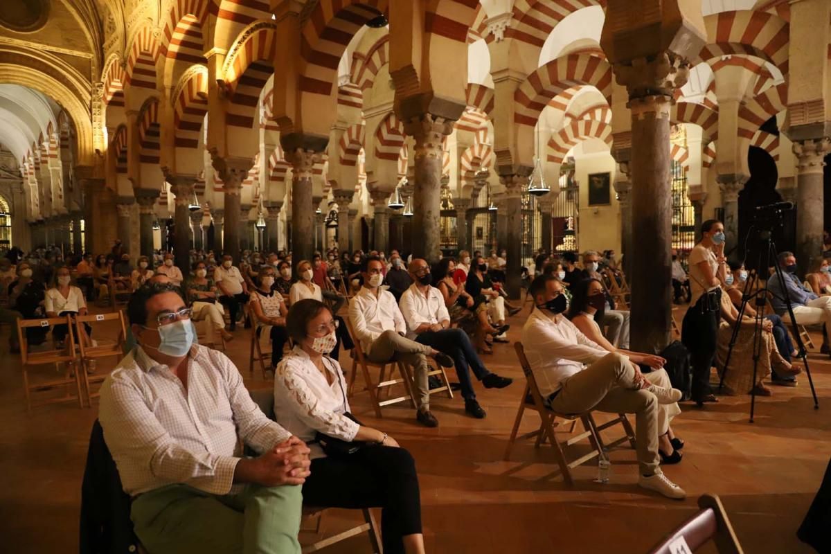 Pasión Vega eleva su voz, en la Mezquita-Catedral, por las víctimas del Covid