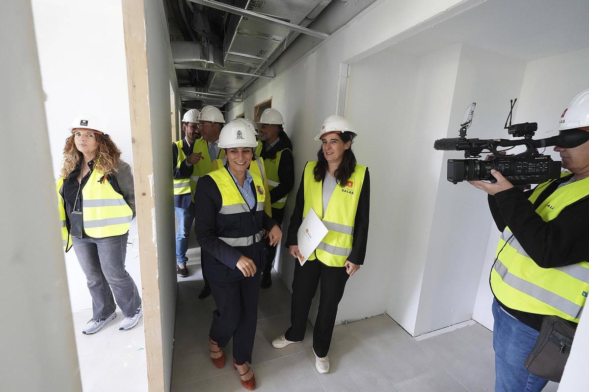 Les imatges de la visita de la ministra d'Habitatge a les obres de pisos protegits a Domeny