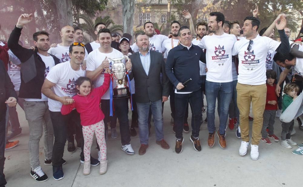 El Saguntino celebra el título de Copa a lo grande