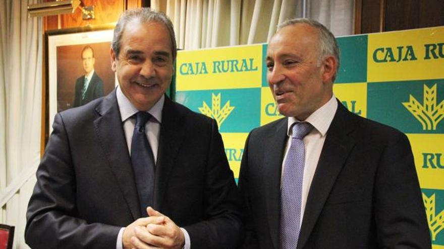 Cipriano García (izquierda) y Manuel Ballesteros, director general y presidente de Caja Rural de Zamora.