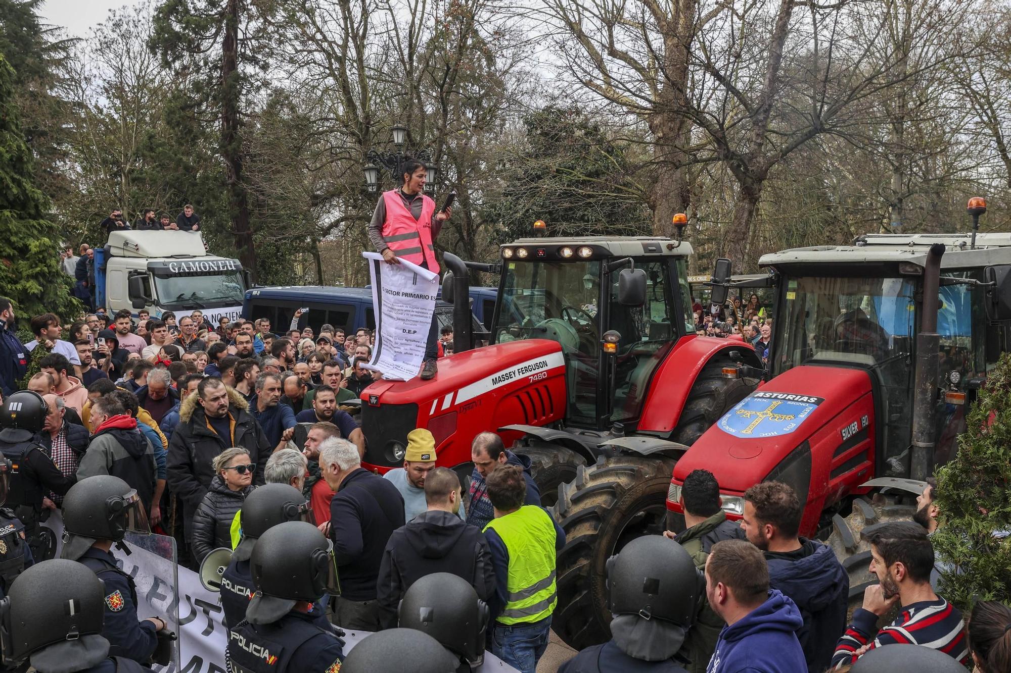 Así fue la protesta agrícola y ganadera convocada en Oviedo