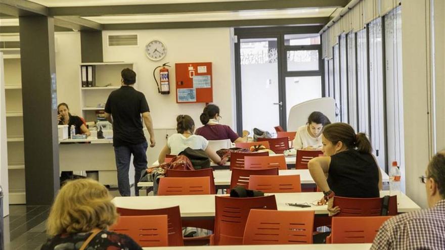 La biblioteca de Santa Ana de Badajoz atrae a 1.600 socios en solo 9 meses