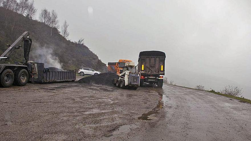 Los trabajos realizados ayer a la altura de Viapará, en el Angliru.