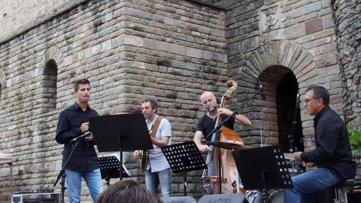 El cicle de concert Intrús. Jazz pel forat del pany presenta JazzCat a Oristà