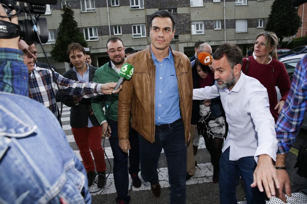 Pedro Sánchez participa en la Fiesta de la Rosa en Oviedo