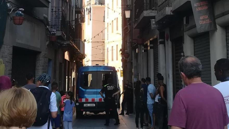 Un detingut per amenaçar amb un ganivet vianants al Barri Antic de Manresa