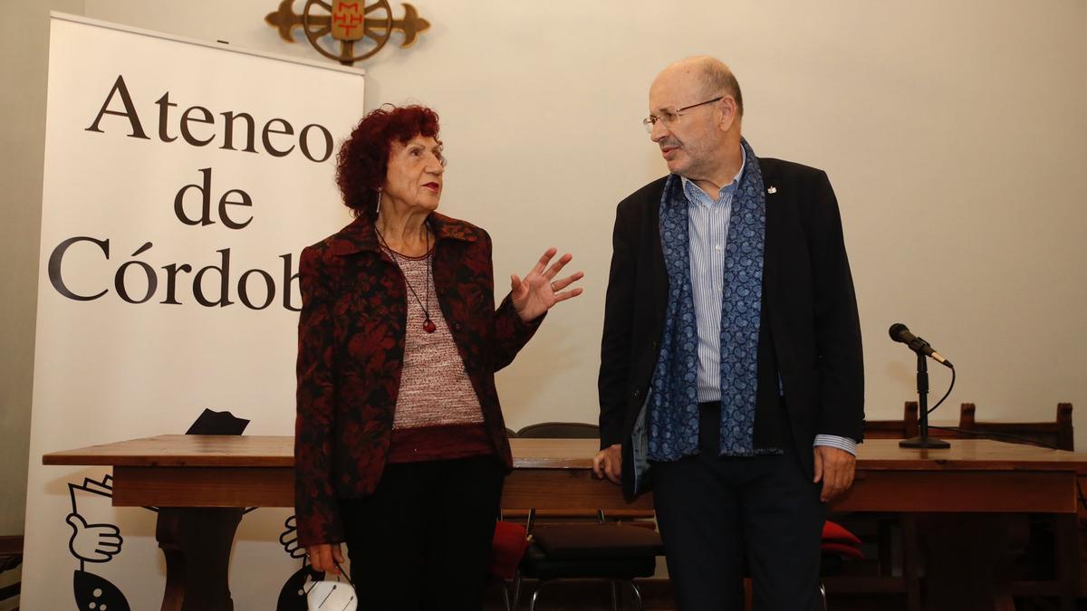 Juana Castro y Antonio Varo, antes de comenzar el acto.