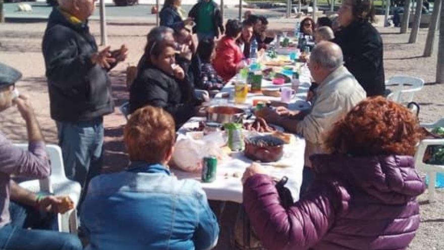 Alnuerzo de presentación de la lista.