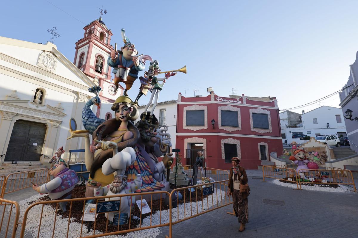 Monumento grande de la falla de Montserrat.