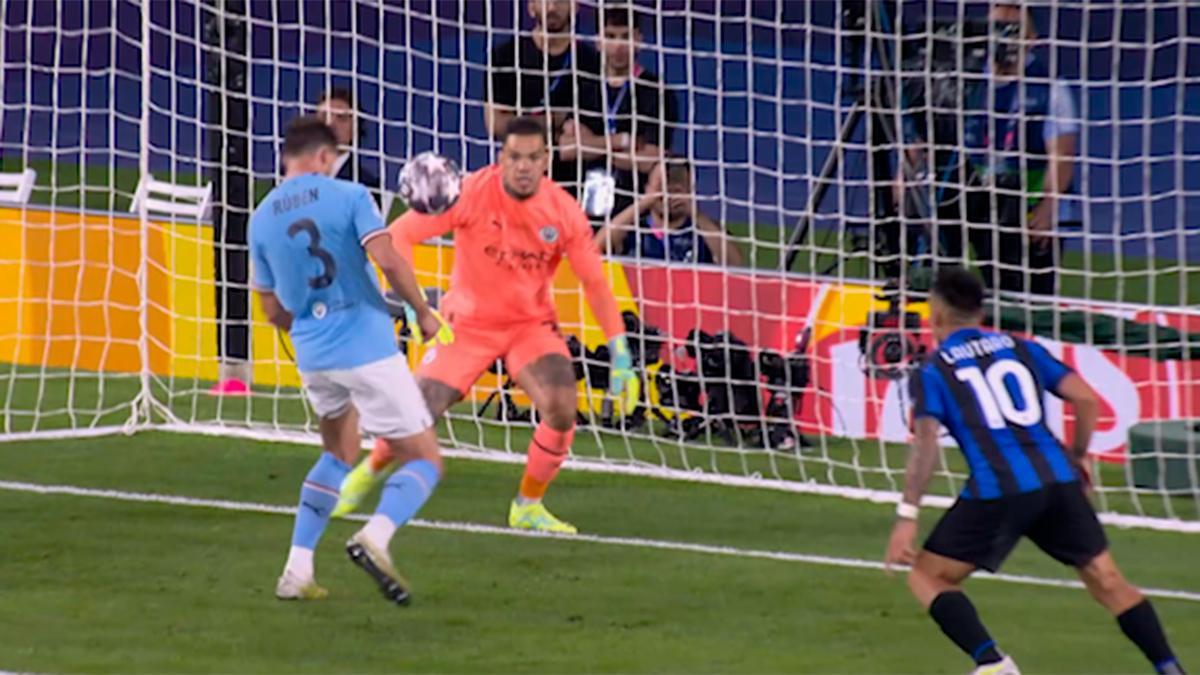 Manchester City - Inter de Milán | Así se salvó el City: la carambola en el área en el minuto 88