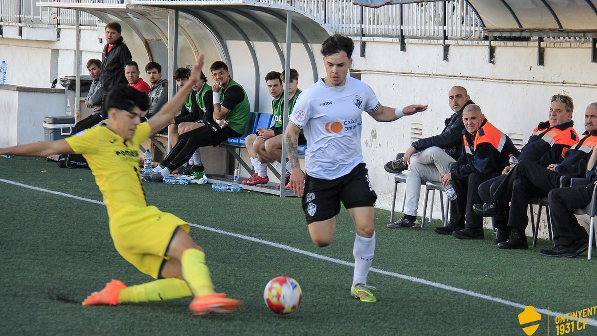 Un jugador del Ontinyent 1931, en un partido de este año.
