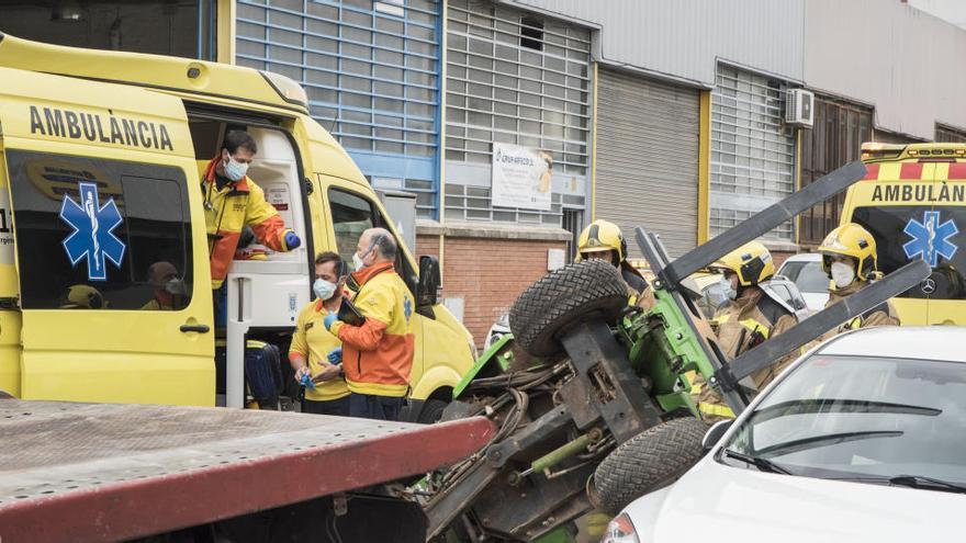 Un home resulta ferit en un accident laboral a Manresa