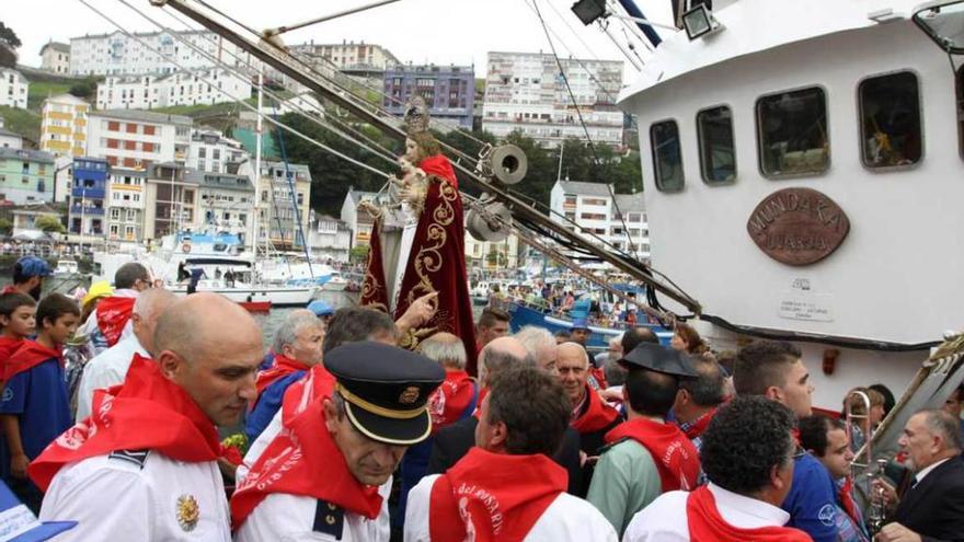 El &quot;Mundaka&quot; lidera de nuevo el &quot;saleo&quot; luarqués