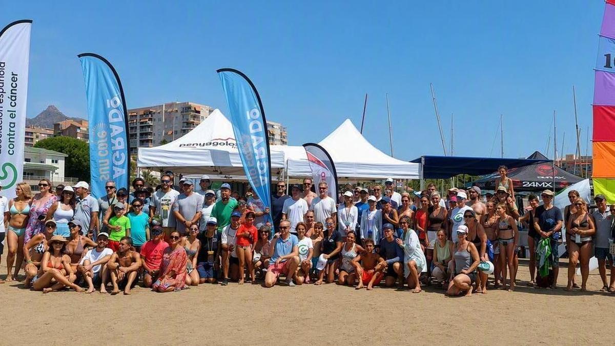 Imagen de los participantes en la travesía a vela  para recaudar fondos para la lucha contra el cáncer.
