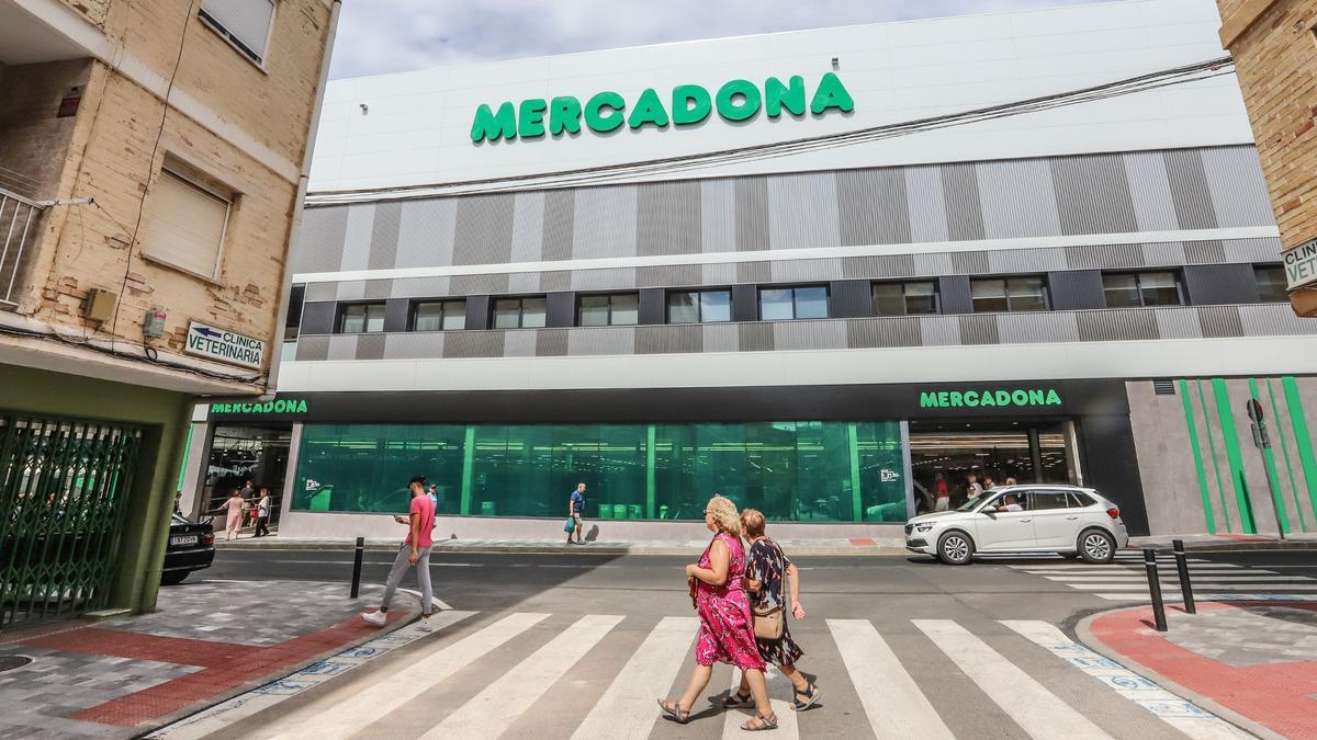 Fundada en Valencia en 1977, Mercadona es una cadena de supermercados conocida por su amplia variedad de productos y precios competitivos.