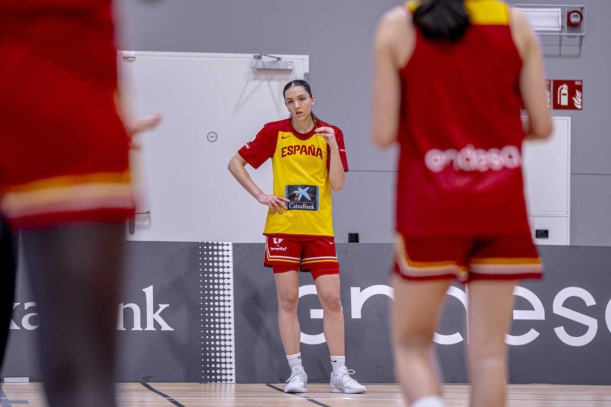 Helena Pueyo, en un entrenamiento de esta semana con la selección.