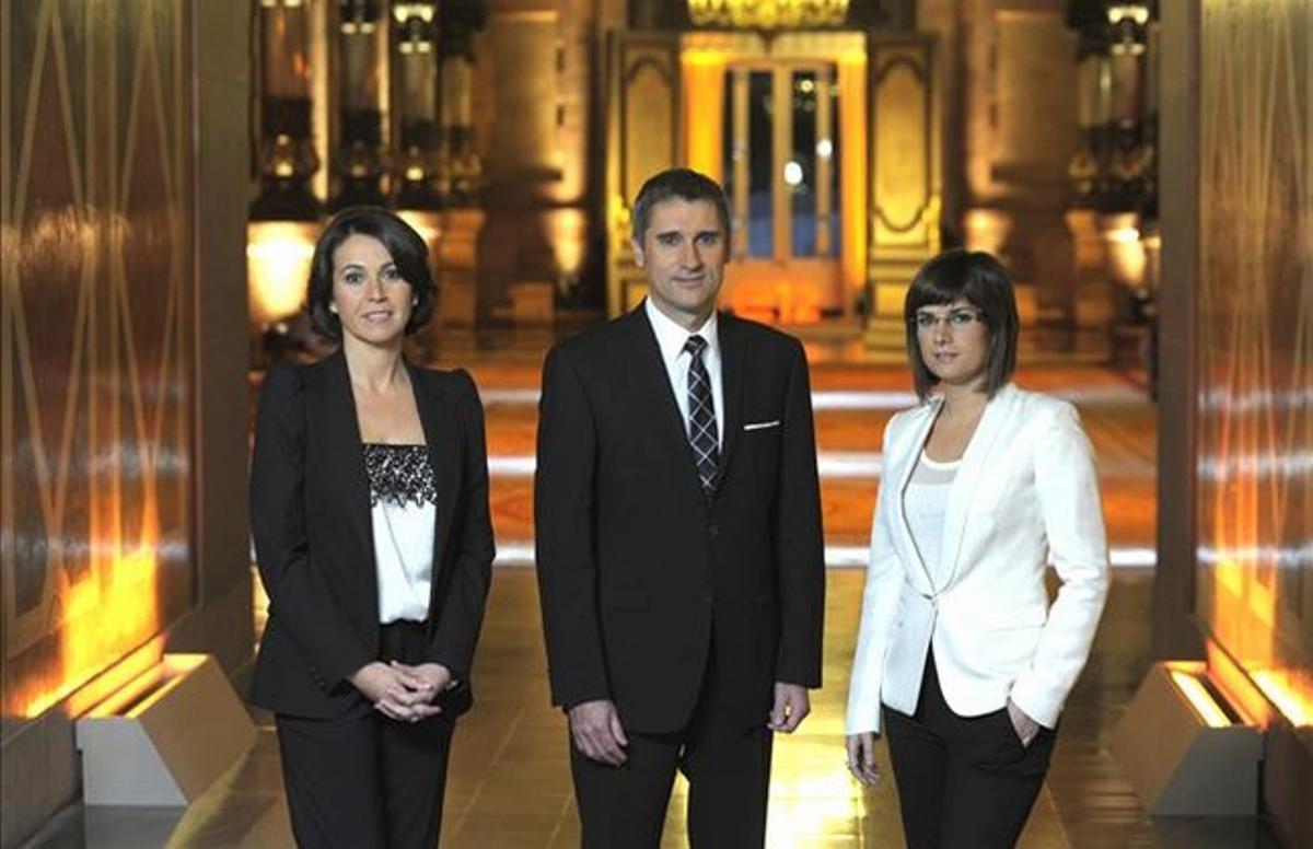 Lídia Heredia, Joan Carles Peris i Ariadna Oltra, presentadors de l’especial electoral de TV-3. Lídia Heredia, Joan Carles Peris i Ariadna Oltra, presentadors de l’especial electoral de TV-3.