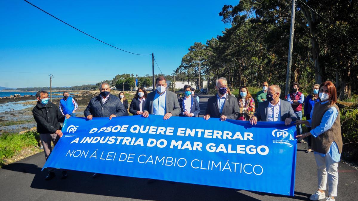 Una protesta desplegada por el PP provincial en Tragove, hace un año.