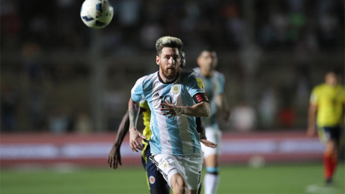 Leo Messi durante el Argentina - Colombia de las Eliminatorias sudamericanas de Rusia 2018