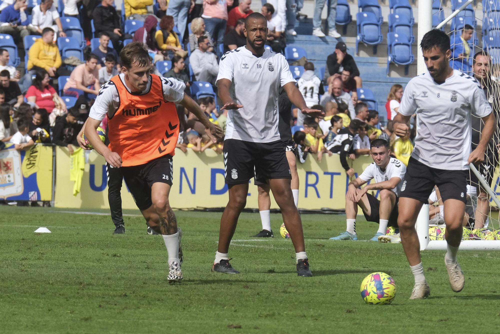 La UD Las Palmas entrena a puerta abierta