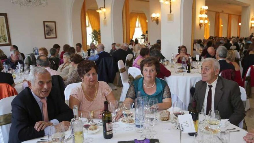 Asistentes al Encontro dos Maiores celebrado ayer en A Toxa. // Muñiz